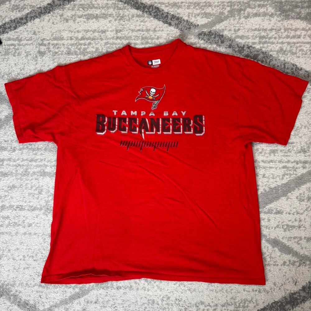 Red Tampa Bay Buccaneers NFL t-shirt Size 2XL